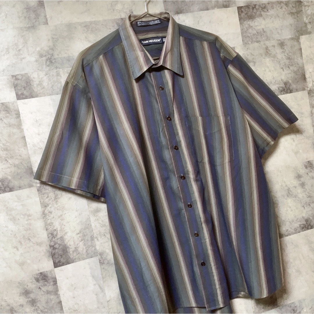 shirts(シャツ)の半袖シャツ　XXLサイズ　ストライプ　グレー　USA古着　Van Heusen メンズのトップス(シャツ)の商品写真