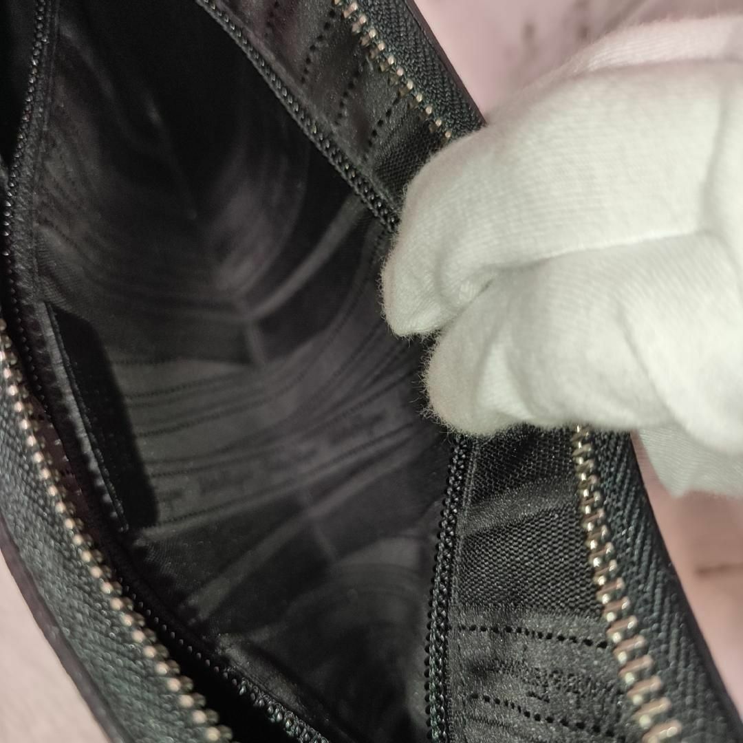 ★未使用に近い★salvatore ferragamo ハンドバッグ ロゴ金具