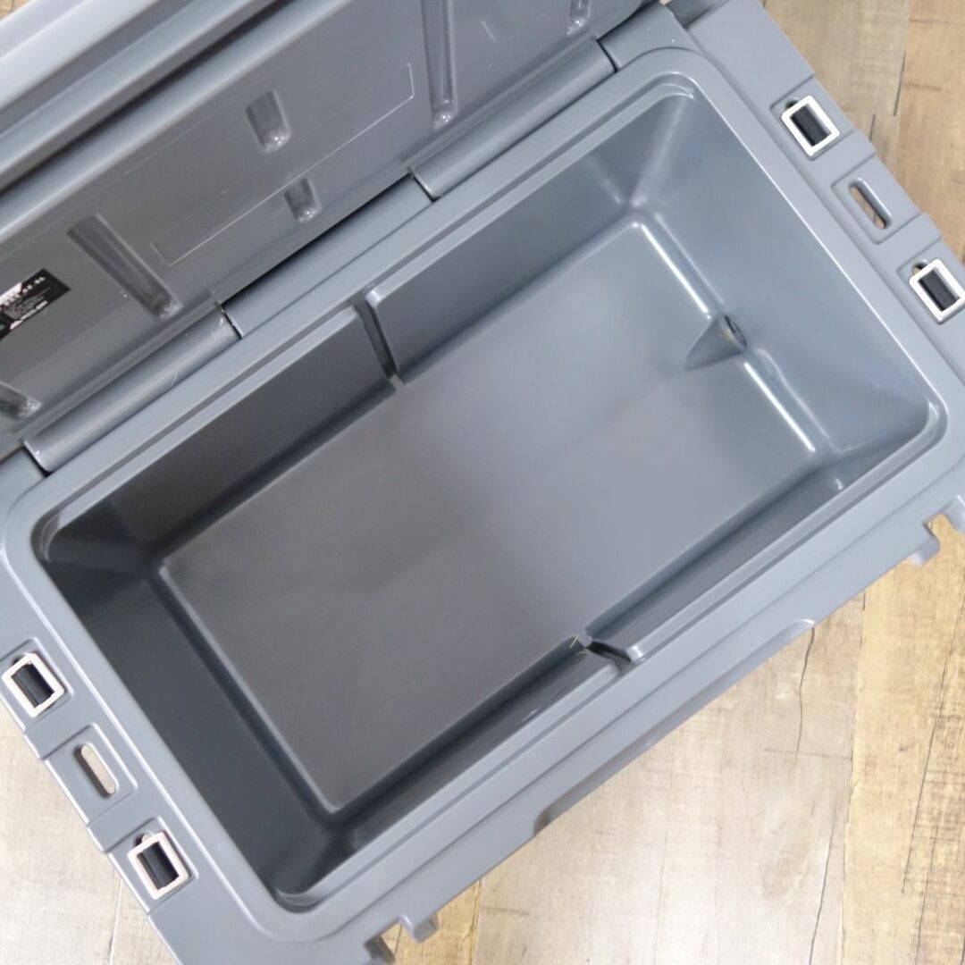 ヴァストランド VASTLAND タフクーラーボックス T型フックタイプ 42.5L