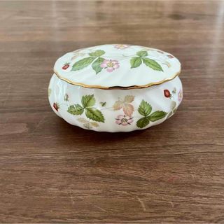 ウェッジウッド(WEDGWOOD)のウェッジウッド ワイルドストロベリー 蓋付き小物入れ(食器)