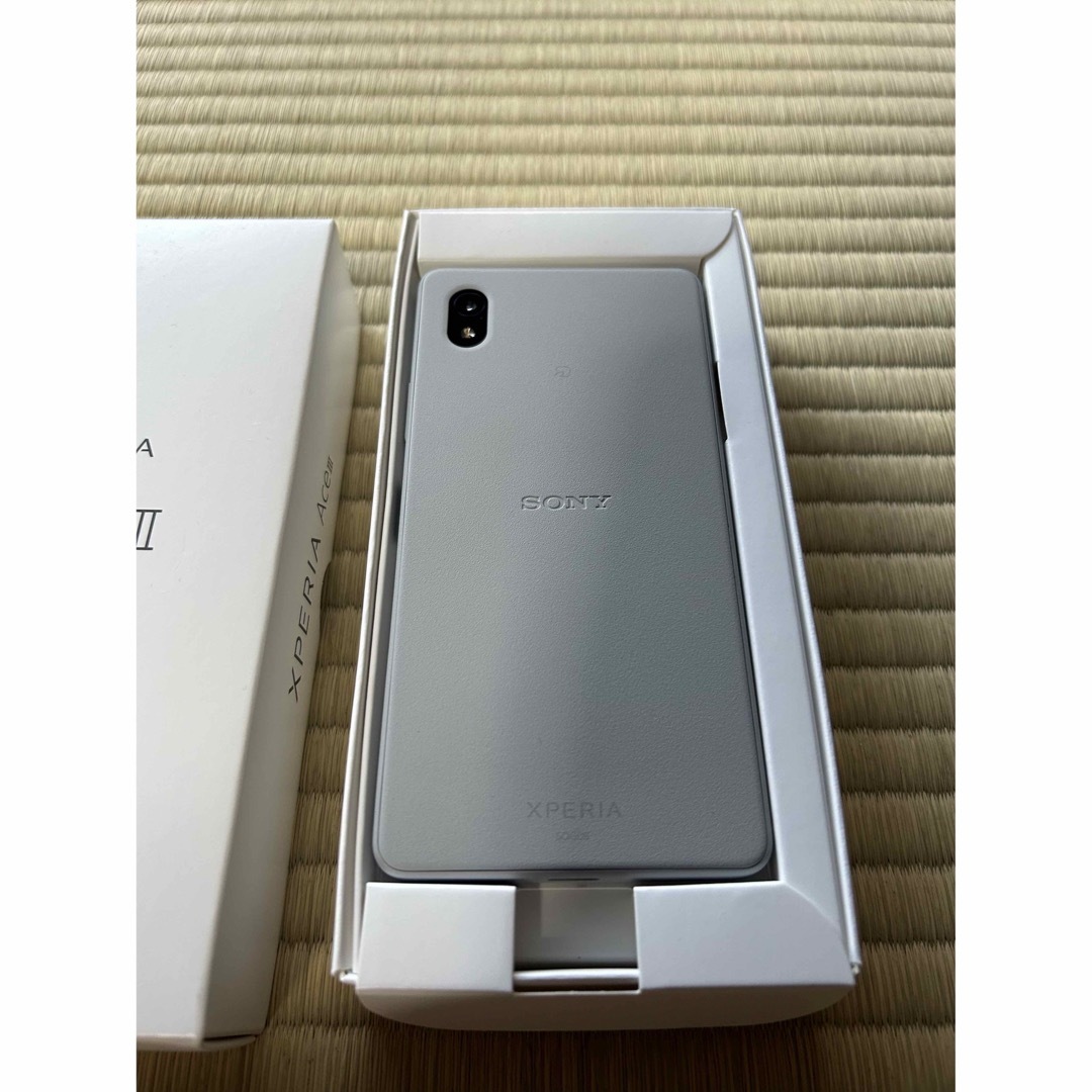 Xperia(エクスペリア)のSONY Xperia Ace III SOG08 グレー スマホ/家電/カメラのスマートフォン/携帯電話(スマートフォン本体)の商品写真