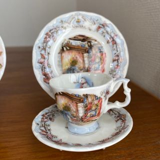 ロイヤルドルトン ブランブリーヘッジ ミニチュア カップ ソーサー