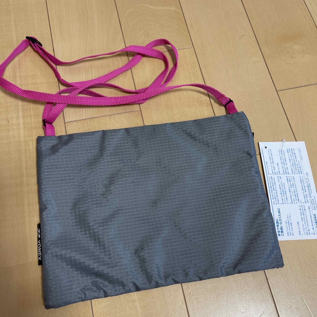 YONEX(ヨネックス)のヨネックス⭐︎サコッシュ⭐︎グレーとピンク レディースのバッグ(ショルダーバッグ)の商品写真