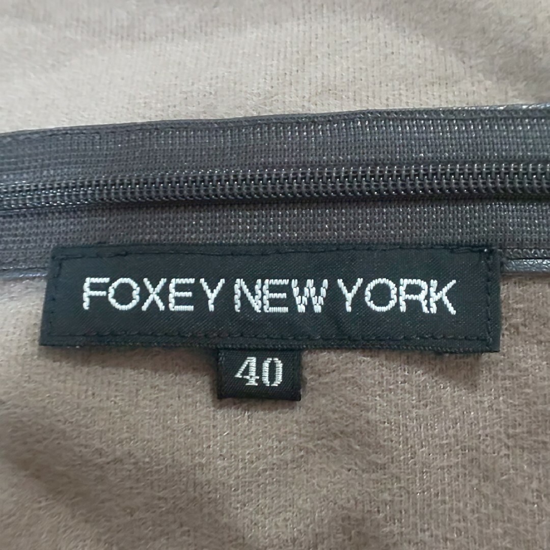 FOXEY NEW YORK(フォクシーニューヨーク)の美品 FOXEY NEWYORK フェイクレザー Aラインノースリーブワンピース レディースのワンピース(ひざ丈ワンピース)の商品写真