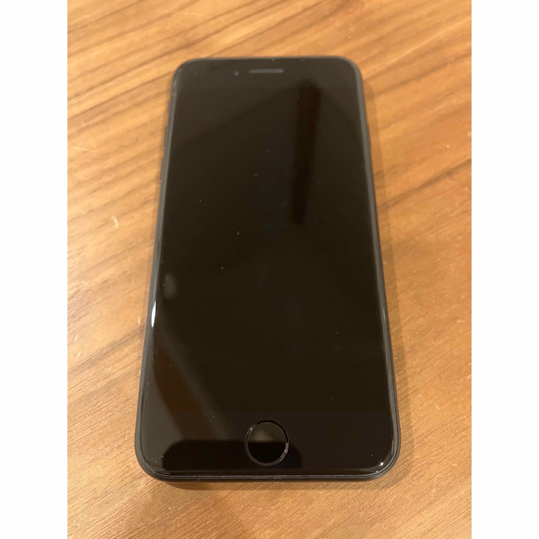 iPhone(アイフォーン)のiPhone SE 第2世代　64GB ブラック　SIMフリー  スマホ/家電/カメラのスマートフォン/携帯電話(スマートフォン本体)の商品写真
