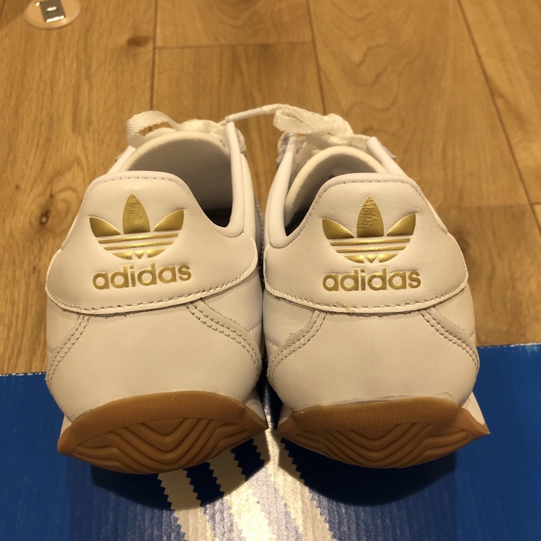 adidas(アディダス)の未使用　アディダス　カントリー　27.5 メンズの靴/シューズ(スニーカー)の商品写真