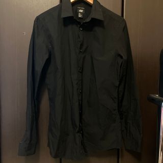 エイチアンドエム(H&M)の黒長袖シャツ(シャツ)