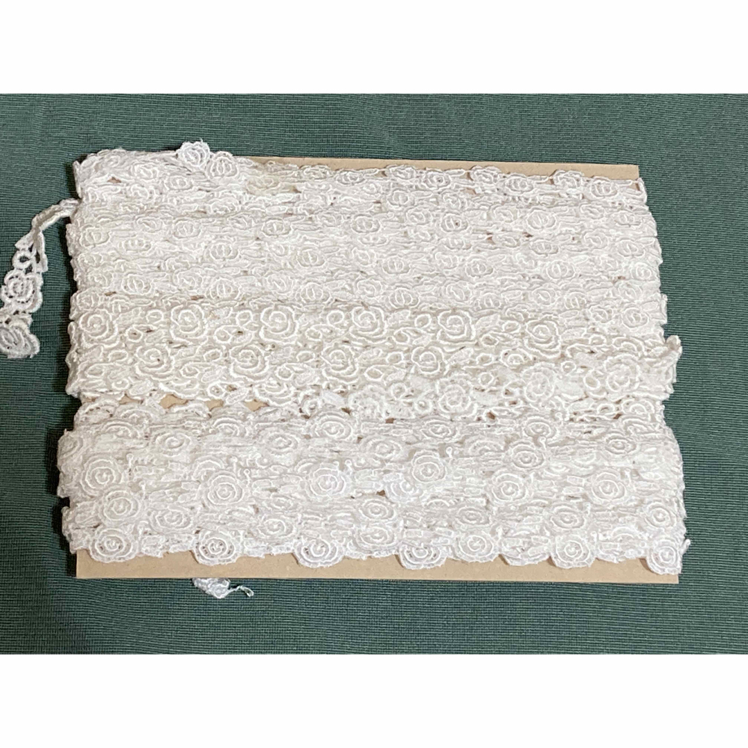バラのケミカルレース　綿のはしごレース　まとめ売り ハンドメイドの素材/材料(各種パーツ)の商品写真