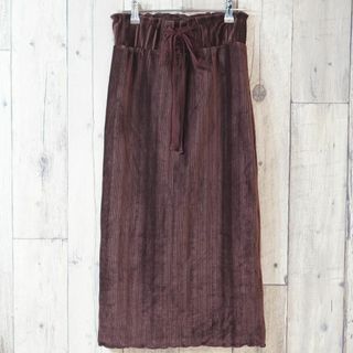 ダブルクローゼット(w closet)のw closet ベロア加工プリーツロングスカート バックリボン付き ボルドーF(ロングスカート)