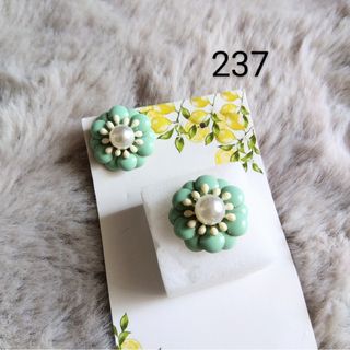 237 ピアス　花　カメオ　水色　パール　レトロ(ピアス)