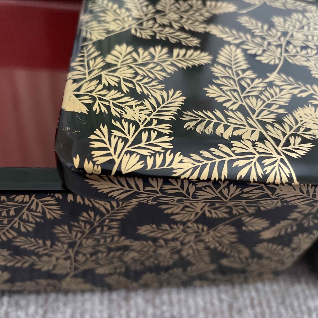 アンティーク 木製重箱 三段重 漆塗り 金彩 植物柄の通販 by アンティーク 木製重箱 三段重 漆塗り 金彩 植物柄の通販 by