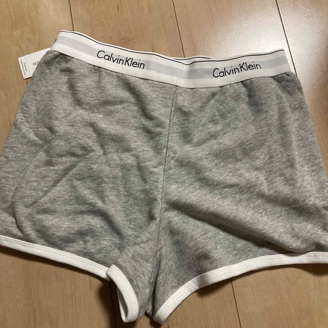 Calvin Klein(カルバンクライン)のカルバンクライン　CK  ショーパン　ショートパンツ　新品未使用タグ付き　 レディースのパンツ(ショートパンツ)の商品写真