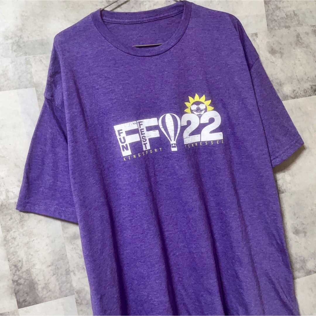 Tシャツ　XXLサイズ　パープル　紫　プリント　フェス　ロゴ　太陽USA古着 メンズのトップス(Tシャツ/カットソー(半袖/袖なし))の商品写真