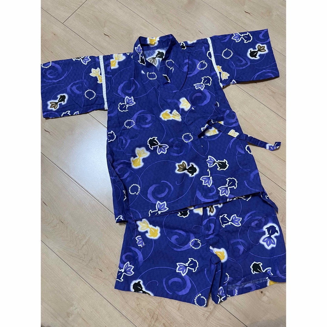 金魚柄⭐︎甚平 キッズ/ベビー/マタニティのキッズ服男の子用(90cm~)(甚平/浴衣)の商品写真