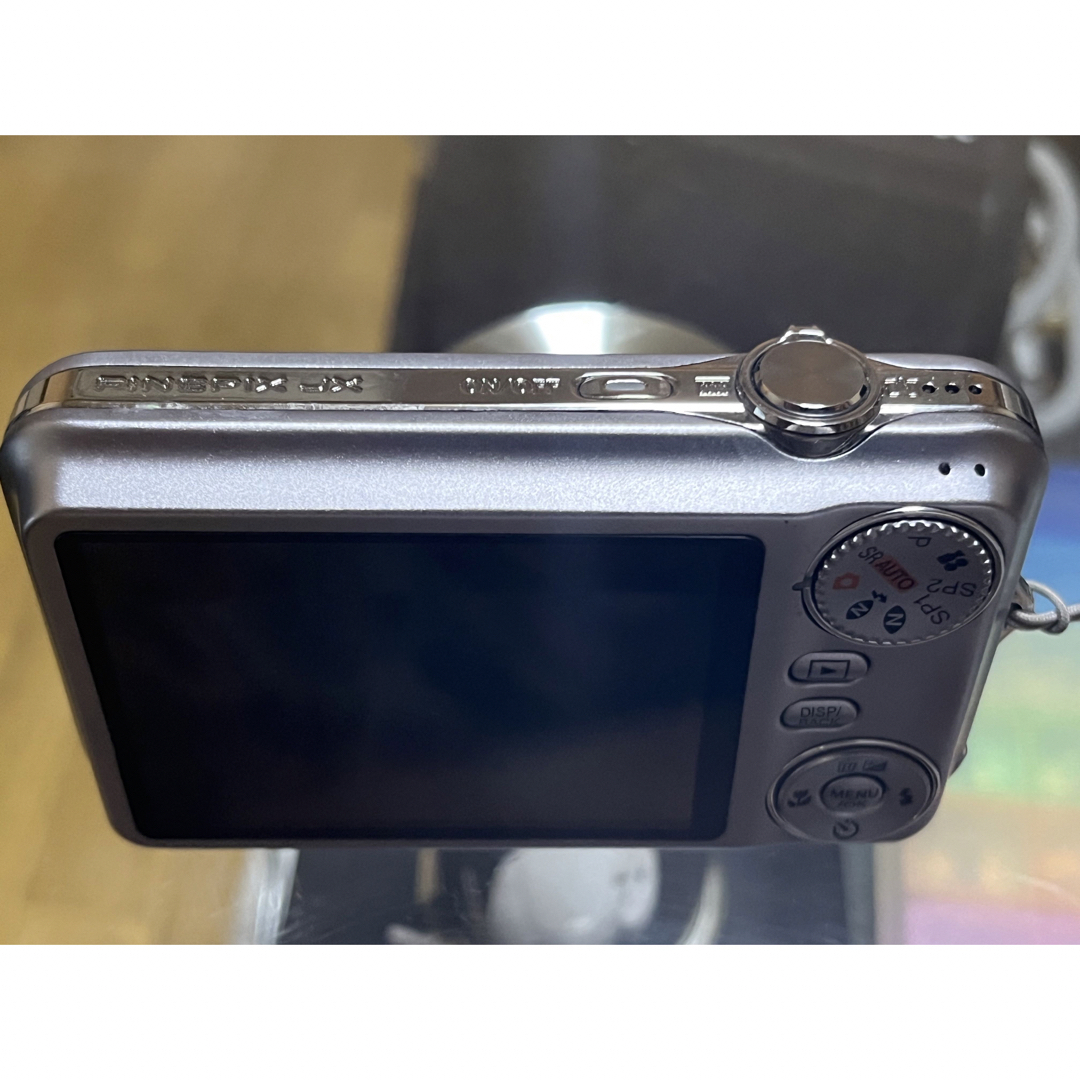 富士フイルム(フジフイルム)のFUJIFILM FinePix JX180 シルバー コンパクトデジタルカメラ スマホ/家電/カメラのカメラ(コンパクトデジタルカメラ)の商品写真