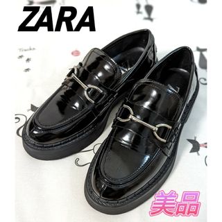 ザラ(ZARA)のZARA トラックソールローファー ブラック 黒 厚底 エナメル(ローファー/革靴)