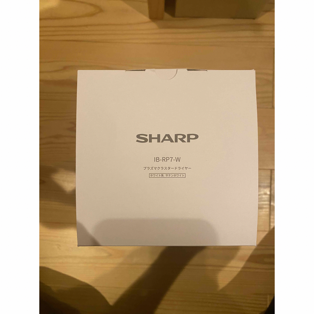 SHARP(シャープ)のプラズマクラスタードライヤー IB-RP7-W（ホワイト系サテンホワイト） スマホ/家電/カメラの美容/健康(ドライヤー)の商品写真