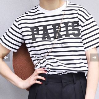 ヴェルメイユパーイエナ(VERMEIL par iena)の美品　ヴェルメイユパーイエナ　IENA  PARISロゴTシャツ(Tシャツ/カットソー(半袖/袖なし))