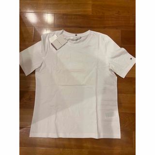 トミーヒルフィガー(TOMMY HILFIGER)のTOMY 新品未使用　レディース　白Tシャツ　🤍(シャツ/ブラウス(半袖/袖なし))