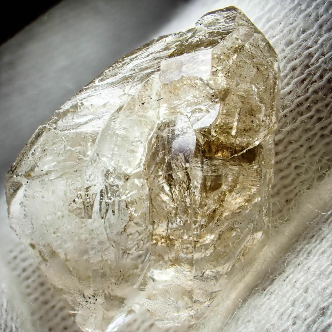 天然石 オイルインクオーツ 水晶 結晶 原石 金 風水 占い パワーストーン