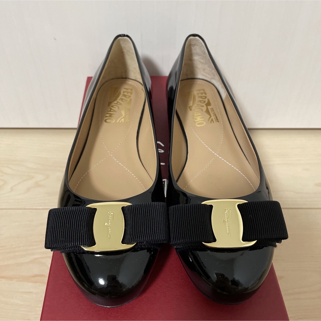 新品☆SALVATORE FERRAGAMO VARINA フラットパンプス iveyartistry.com