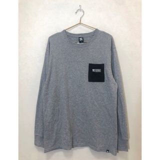 ディーシーシューズ(DC SHOES)のDC ロゴポケット付　ロンT グレー　MENSM(Tシャツ/カットソー(七分/長袖))