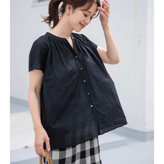 アーバンリサーチドアーズ(URBAN RESEARCH DOORS)の新品タグ付き♡DOORS ボイルギャザーフレンチスリーブブラウス✽black(シャツ/ブラウス(半袖/袖なし))