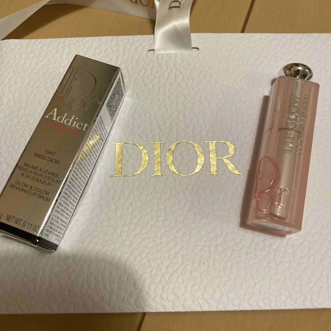 Dior(ディオール)のdior リップグロウ1947 コスメ/美容のスキンケア/基礎化粧品(リップケア/リップクリーム)の商品写真