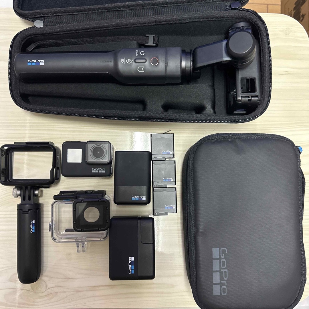 カメラGoPro HERO7 Black & karma grip & 充電器等セット