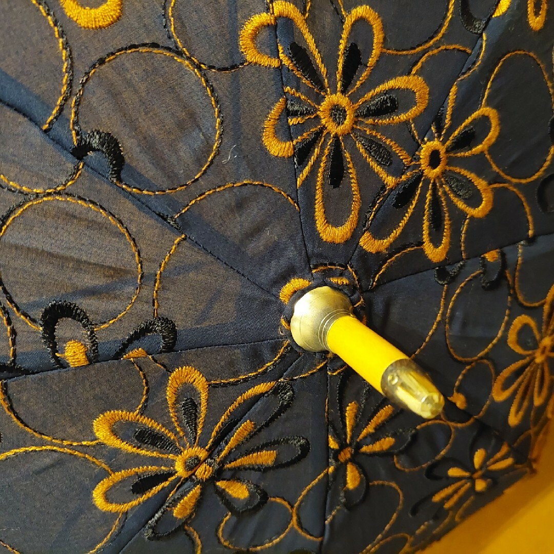 極美品　刺繍　パラソル　ネイビー❌キャメル レディースのファッション小物(傘)の商品写真