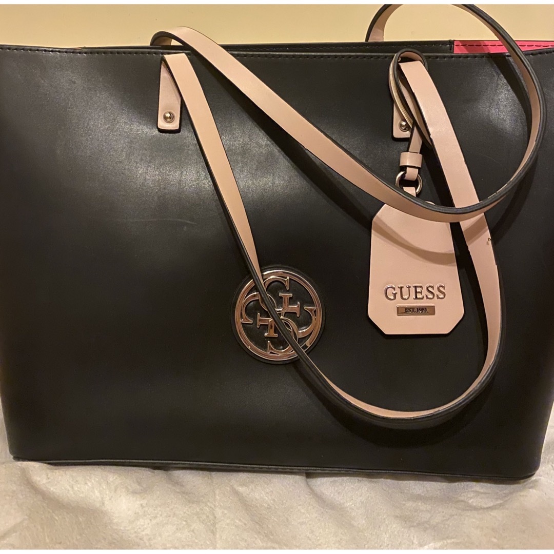 GUESS(ゲス)の♡ GUESS トートバッグ ♡ レディースのバッグ(トートバッグ)の商品写真