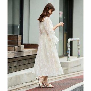 マジェスティックレゴン(MAJESTIC LEGON)の【ｱｲﾎﾞﾘｰ柄】袖スリットフレアーワンピース(ロングワンピース/マキシワンピース)