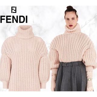 フェンディ(FENDI)の【美品】FENDIフェンディ　タートルネックニット　ピンク(ニット/セーター)