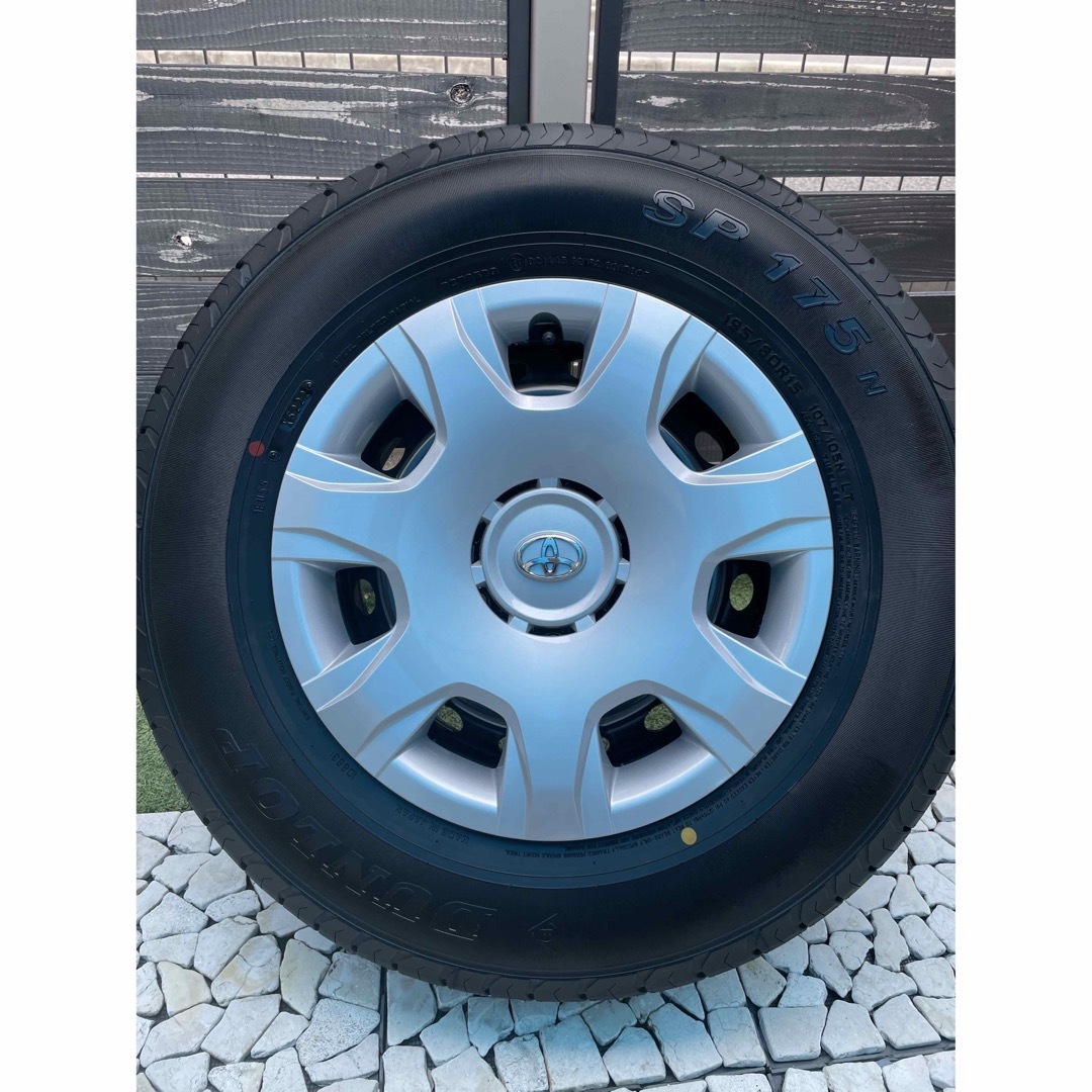 ハイエース 純正装着 タイヤ4本セット 新車外し 製造から半年ほどです ハイエース 純正装着 タイヤ4本セット 新車外し 製造から半年ほどです