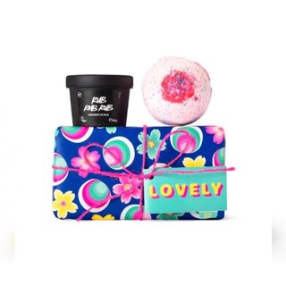 ラッシュ(LUSH)のLUSH ラブリーギフト 開封済/新品未使用(ボディスクラブ)