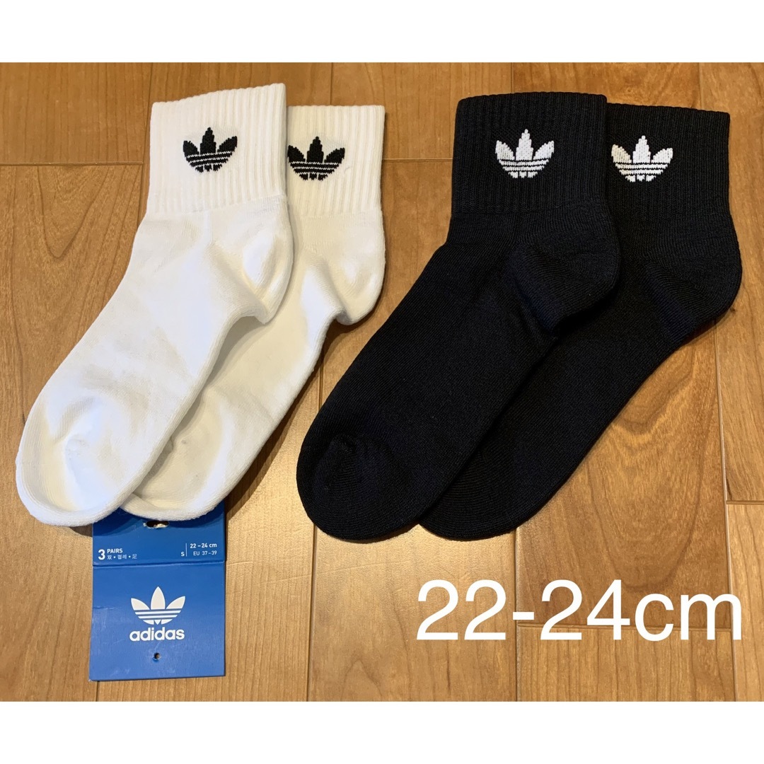 adidas(アディダス)の新品　アディダス　22-24cm  ミッドカットアンクルソックス　白黒2足セット レディースのレッグウェア(ソックス)の商品写真