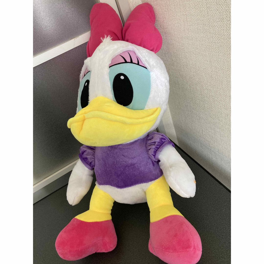 Disney(ディズニー)の新品未使用　デイジー　ぬいぐるみ　ディズニー　ピクサー　可愛い　即日発送 エンタメ/ホビーのおもちゃ/ぬいぐるみ(キャラクターグッズ)の商品写真