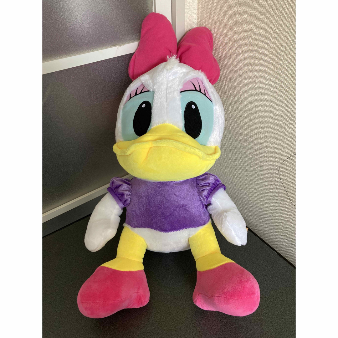 Disney(ディズニー)の新品未使用　デイジー　ぬいぐるみ　ディズニー　ピクサー　可愛い　即日発送 エンタメ/ホビーのおもちゃ/ぬいぐるみ(キャラクターグッズ)の商品写真