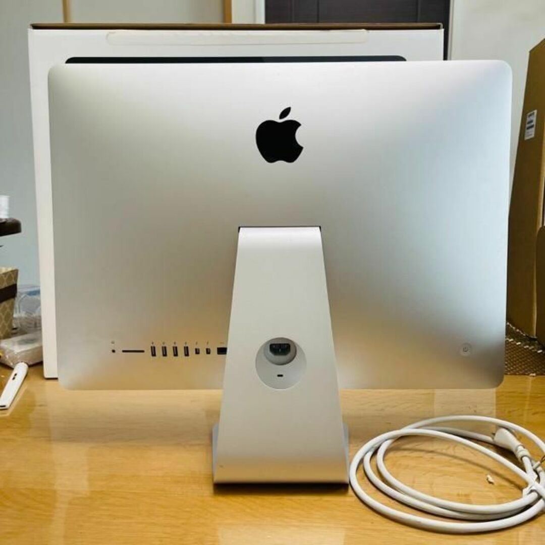 iMac 21.5inch 2014.本体.マウス付き.キーボード付.123 スマホ/家電/カメラのPC/タブレット(デスクトップ型PC)の商品写真