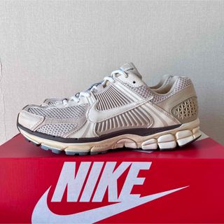 ナイキ(NIKE)のNIKE W ZOOM VOMERO 5(スニーカー)