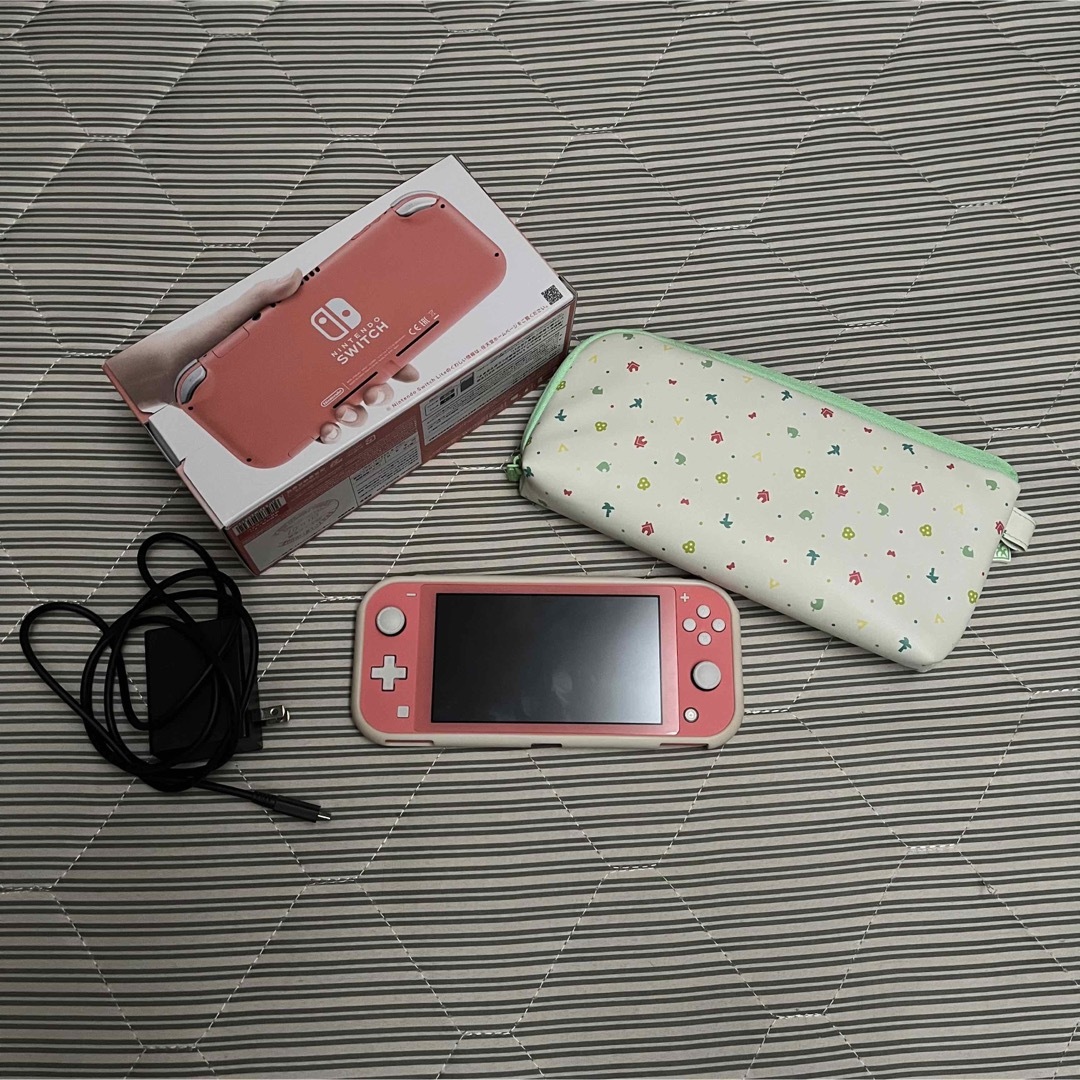 新品　任天堂　Switchlite スイッチライト　コーラル