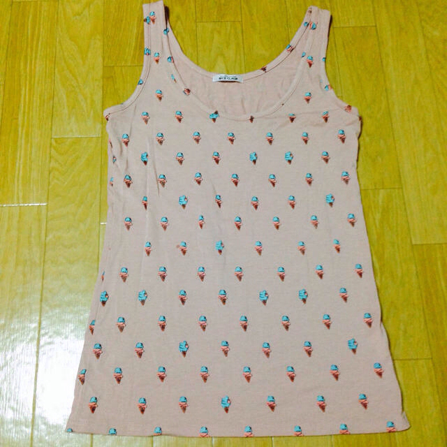 NICE CLAUP(ナイスクラップ)のアイスクリーム柄タンクトップ レディースのトップス(タンクトップ)の商品写真