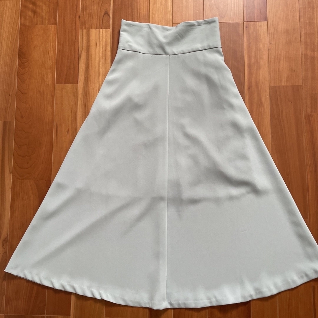 GU(ジーユー)のGU フレアスカート　ミント　くすみカラー　 レディースのスカート(ロングスカート)の商品写真
