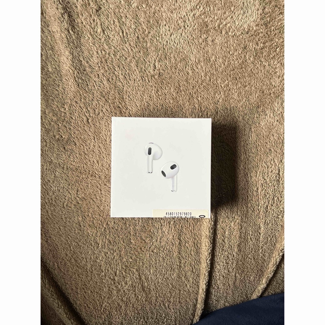 Apple(アップル)のApple AirPods (第1世代)  新品未使用 スマホ/家電/カメラのオーディオ機器(ヘッドフォン/イヤフォン)の商品写真