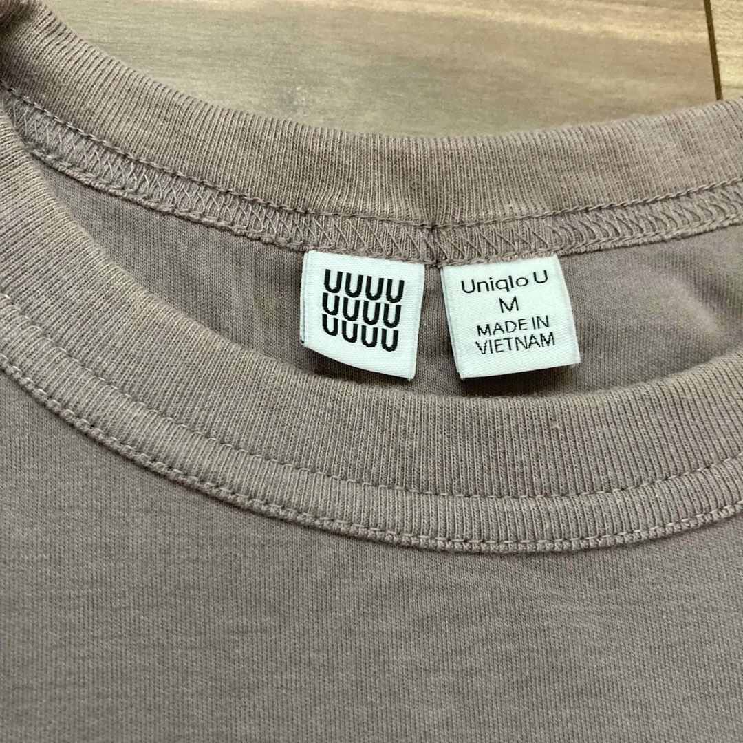 【美品】UNIQLO U Tシャツ　Mサイズ　ブラウン レディースのトップス(Tシャツ(半袖/袖なし))の商品写真