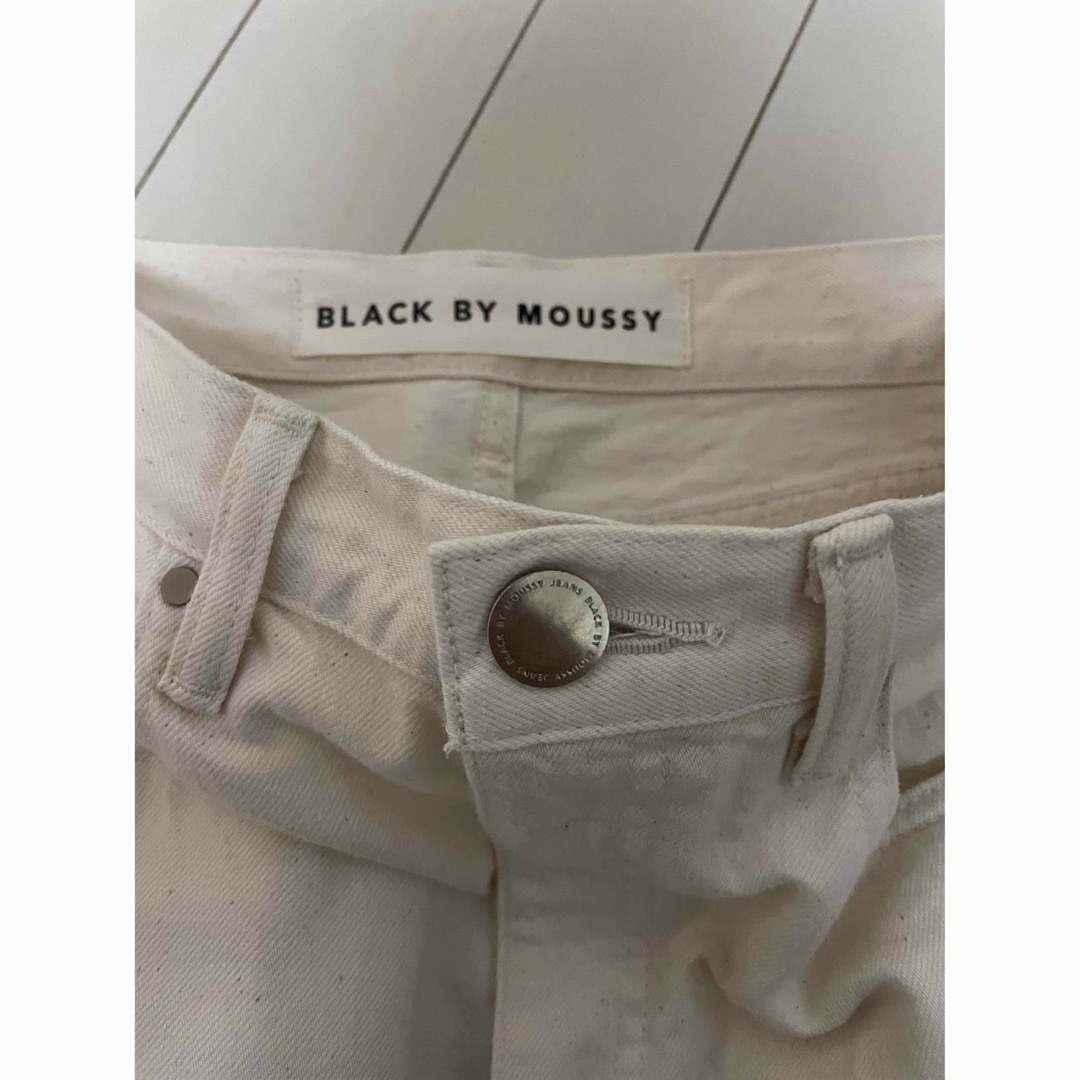 BLACK by moussy(ブラックバイマウジー)のblack by moussy JAVAホワイトデニム【23インチ】 レディースのパンツ(デニム/ジーンズ)の商品写真