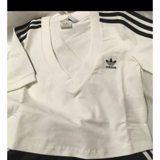 アディダス(adidas)のアディダス　VカットTシャツ(Tシャツ(半袖/袖なし))