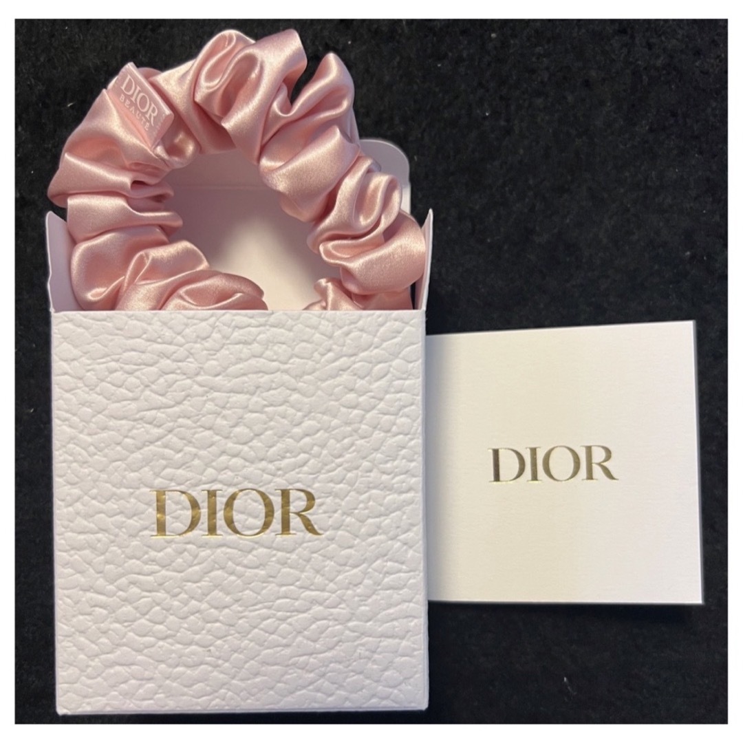 Dior(ディオール)の新品未開封！Dior シュシュ　ピンク レディースのヘアアクセサリー(ヘアゴム/シュシュ)の商品写真