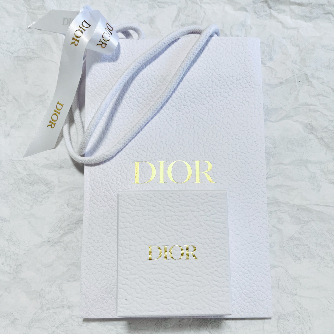 Dior(ディオール)の新品未開封！Dior シュシュ　ピンク レディースのヘアアクセサリー(ヘアゴム/シュシュ)の商品写真