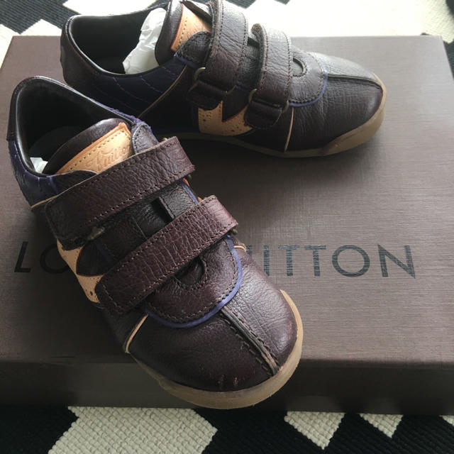 LOUIS VUITTON(ルイヴィトン)のルイヴィトン  正規品刻印あり  キッズ27   JP16.5センチ キッズ/ベビー/マタニティのキッズ靴/シューズ(15cm~)(スニーカー)の商品写真